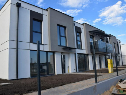 Zamieszkaj w nowym dwupoziomowym mieszkaniu z ogródkiem –