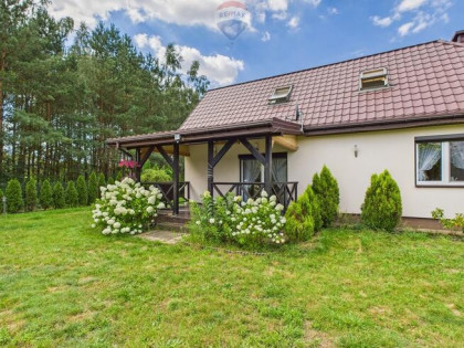 Komfortowy dom z dużą działką i tarasami