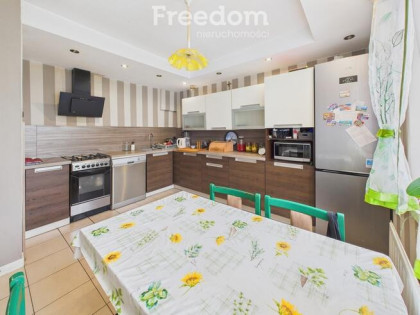 Dom do mieszkania i działania.