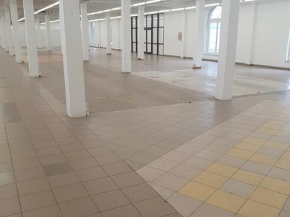Duży lokal użytkowy w Tarnowie–836 m² z parkingiem