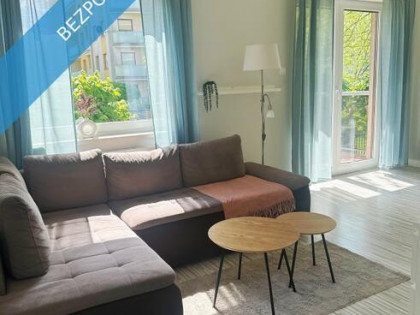 Komfortowe 2-pokojowe mieszkanie z osobną kuchnią.