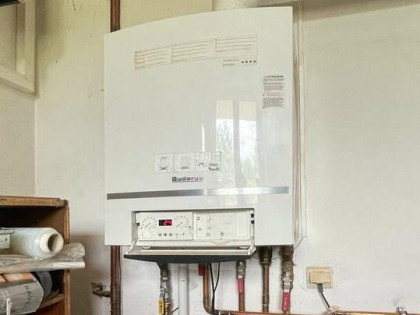 Dom z miejscami noclegowymi dla pracowników.