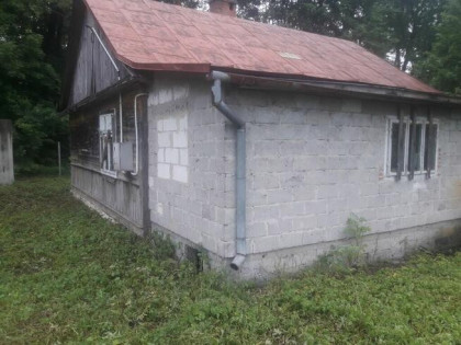 Dom drewniany do remontu na działce po lasem ,prąd ,woda