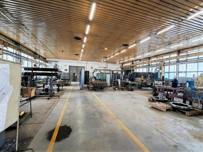 Na sprzedaż hala produkcyjno-magazynowa 885 mkw.