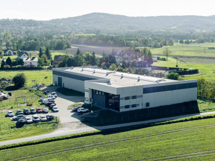 Na sprzedaż nowoczesna hala z biurowcem