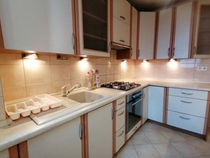 Rozkładowe, balkon, winda. Przy metrze. Grunt uregulowany