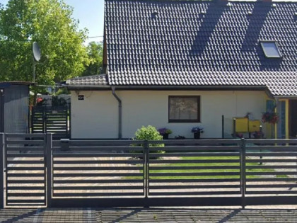 Uroczy domek z ogródkiem