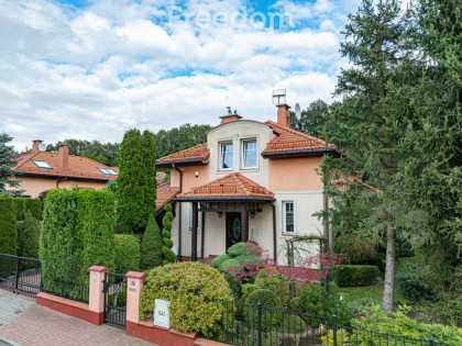 Rodzinny dom z ogrodem.