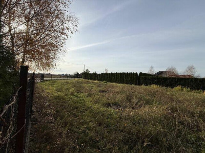 Błonie, budowlana, ogrodzona, woda,kanal.na działce, prąd,gaz