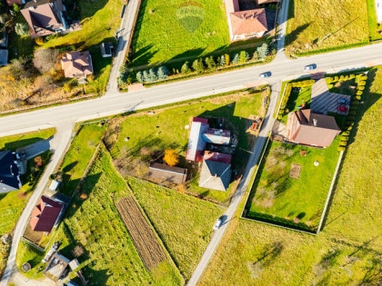 Działka budowlana z domem i budynkami gospodarczym