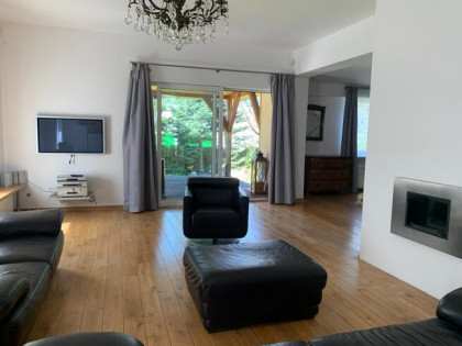 Elegancki dom 6 pokoi z dużym ogrodem