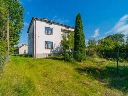 Słoneczny dom położony w spokojnej okolicy