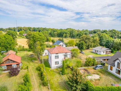 Słoneczny dom położony w spokojnej okolicy