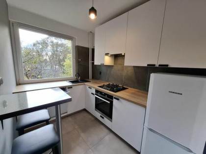 Mieszkanie 2-pokojowe z balkonem na parterze, ul. Szafera