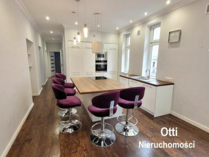 Przestronne 4-pokojowe obok deptaka jeleniogórskiego