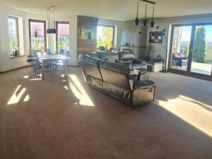 Komfortowy dom na wzgórzu z dużą działką!