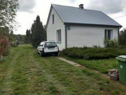 DOM ZE STAJNIĄ, NA DUŻEJ DZIAŁCE ZAGRODOWEJ