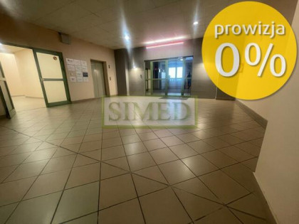 Małe tanie biuro ochrona winda parking