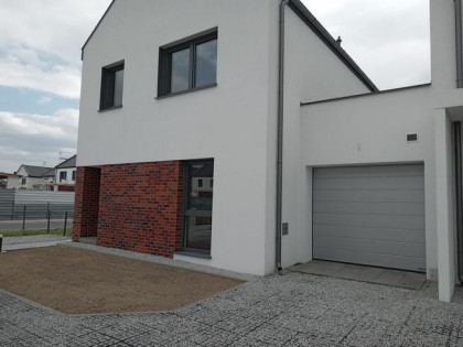 Nowy ,wykończony dom z garażem do zamieszkania /Szczodre