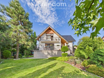 Przestronny, 8-pokojowy dom z dużym ogrodem