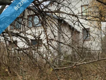 Dom w zabudowie bliźniaczej z dużą działką – Gołków