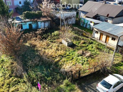 Działka inwestycyjna zabudowana budynkiem usługowy