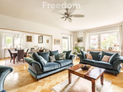 Duży dom wolnostojący w sercu Radości