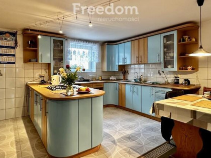 Duży dom z ogrodem w Bogucinie, 233 m²