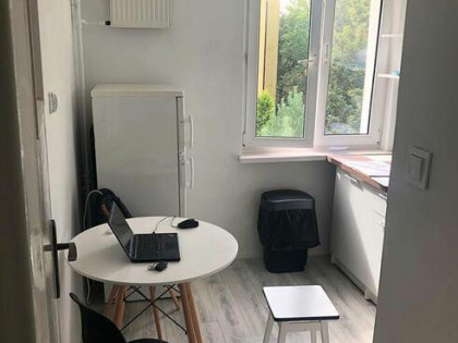 2 pokoje nieprzechodnie z dużą kuchnią i pięknym parkietem U