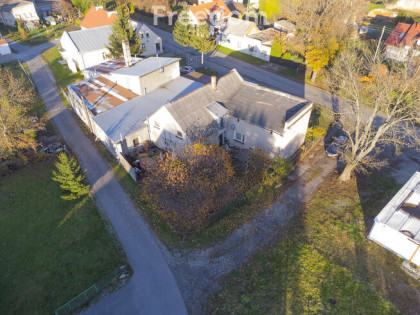 Budynek mieszkalno - komercyjny, Kucharzowice.