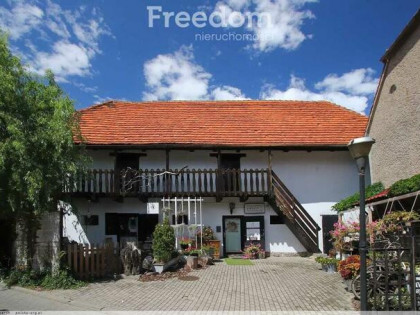 Zabytkowy spichlerz – lokal usługowy, Otmuchów