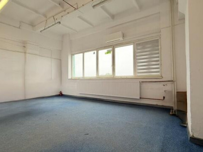 Lokal z windą towarową