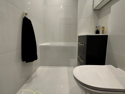 TRZYPOKOJOWE MIESZKANIE PO GENERALNYM REMONCIE – 1 PIĘTRO | WRZOSOWA