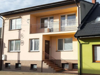 Do remontu, przestronny, z budynkami gosp.