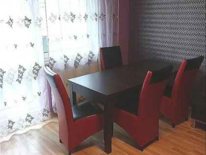 Mieszkanie dwupokojowe z balkonem i parkingiem.