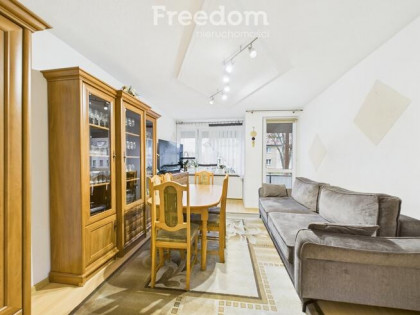 Parter 3-pokojowe mieszkanie z dużym balkonem