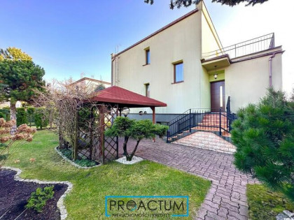 Dom - z dodatkową powierzchnią pod działalność