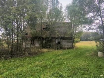 Duża działka z domem do rozbiórki. Piękny teren