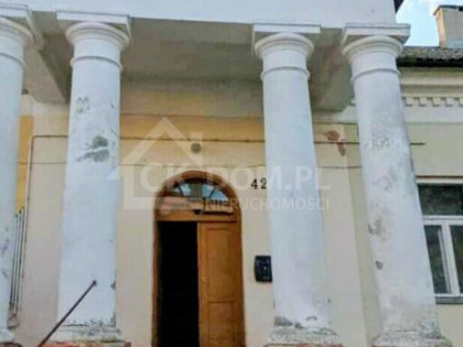 Atrakcyjne mieszkanie z potencjałem w Dworku