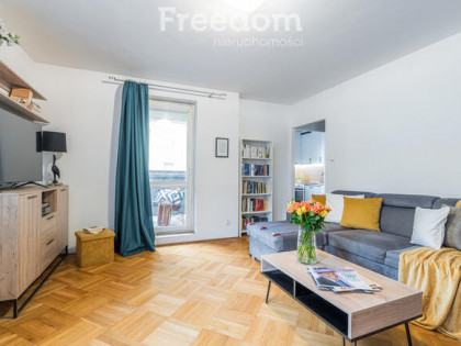 Atrakcyjna kawalerka z oddzielną kuchnią, 37 m2.