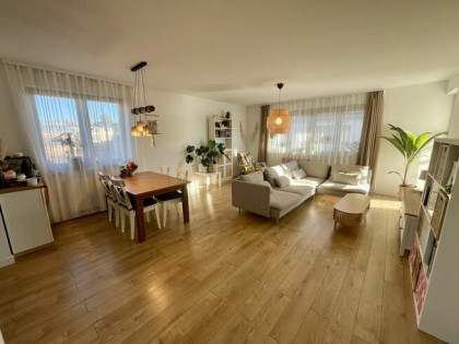 4 Pokoje bezczynszowe, Garaż dwustanowiskowy