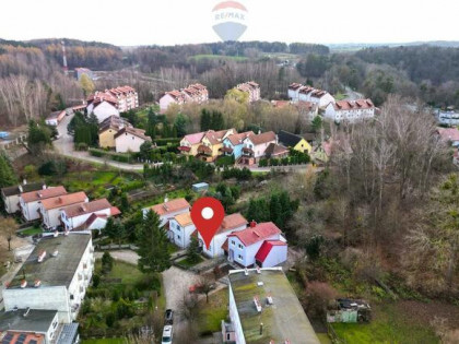 Dom szeregowy z ogrodem zimowym i dużą działką