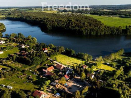 Działka z pozwoleniem na budowę nad jeziorem