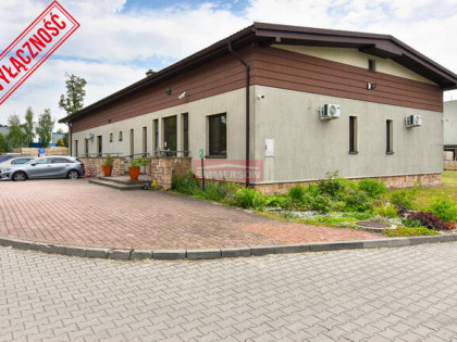 Kameralny budynek biurowy do wynajęcia. Usługi