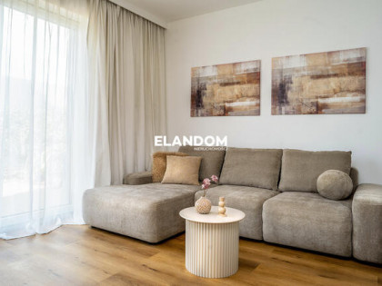 Nowy, gotowy do wprowadzenia z ogródkiem