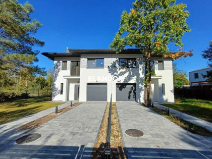 Dom w zabudowie bliżniaczej Józefów