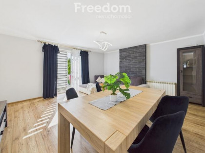 Uroczy biały dom 99 m² z dużą działką