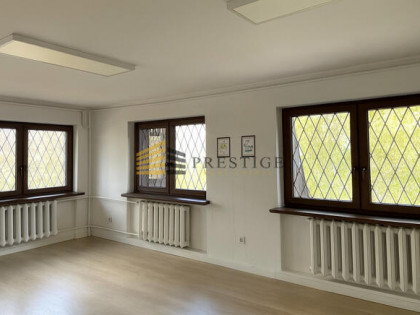 Dom na Sadybie także na biuro.