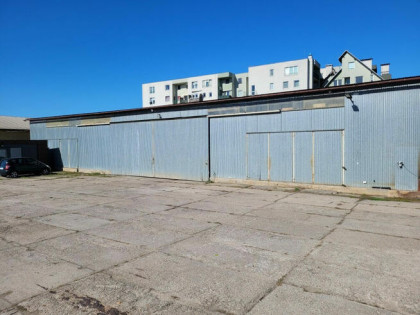 Piaseczno 1250 m2. Magazyn + antresola + pawilon biurowy