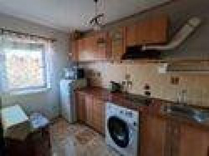 ~~KROMERA~~ Razem z opłatami 2 400 zł